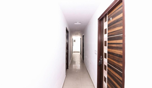 Hotel Four Season Inn in Sikandra
