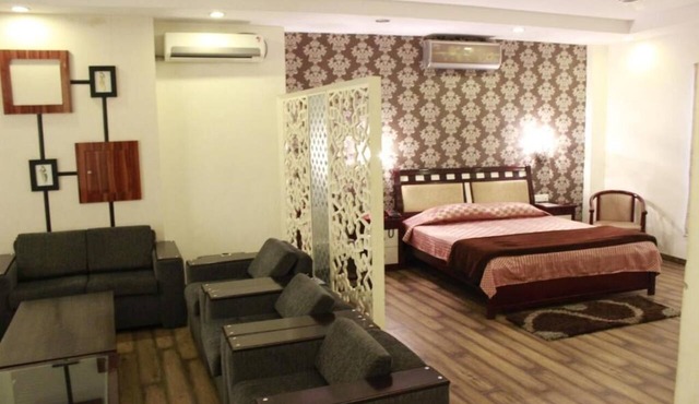 HOTEL GIAN RESIDENCY in Karnal
