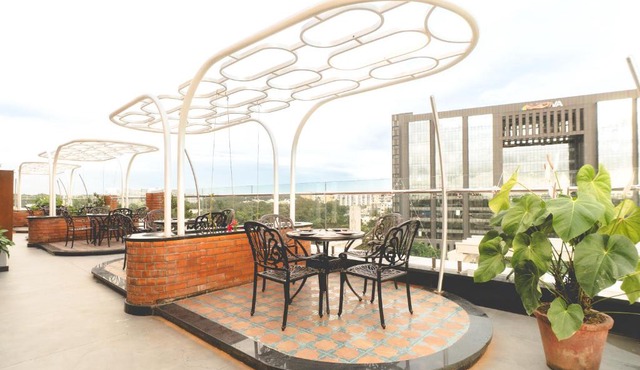 Hotel Golden Amulya Rest Wings Near International Airport