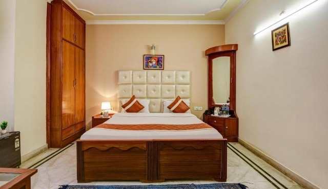 Hotel Gracious - Civil Line in Gurgaon