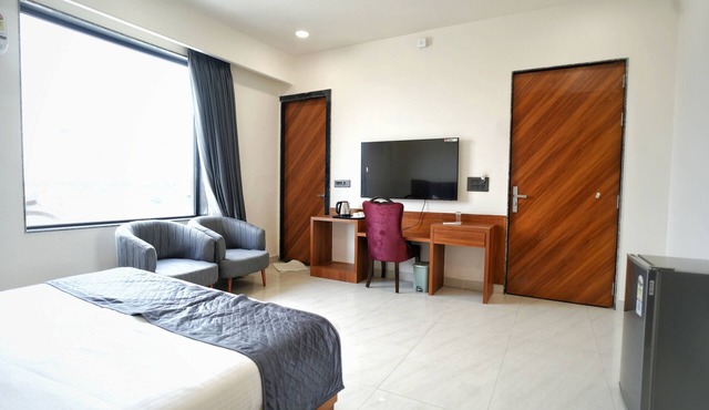 HOTEL HIGHWAY QUEEN