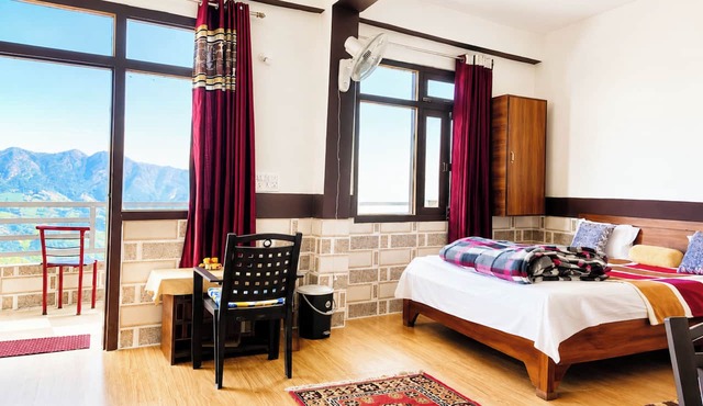 Hotel Himalayan Darshan Retreat Berinag in Berinag