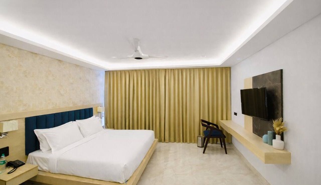 Hotel Holiday Grand Near Expo Mart in Greater Noida