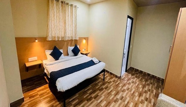 Hotel Jeet Palace Near Laxmi Nagar Metro Station