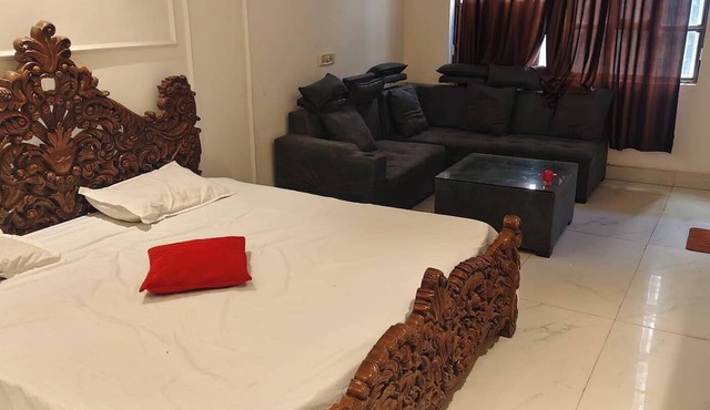Hotel Kasa Stays Near Pacific Mall