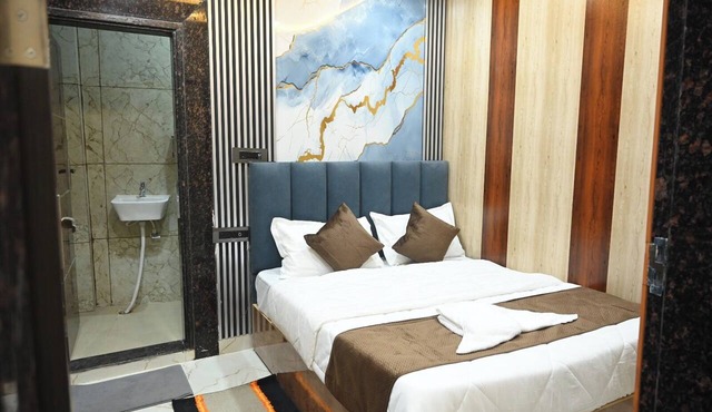 Hotel Kumar Continental in Jhusi