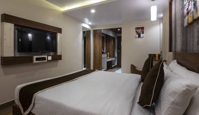 Hotel Monarch International