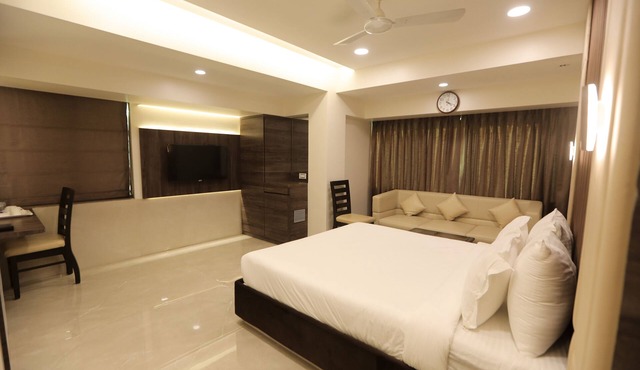 Hotel Naaz Executive Near T2 Airport