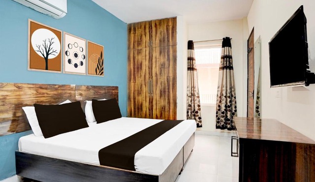 Hotel O Super Silverkey Galleria Market