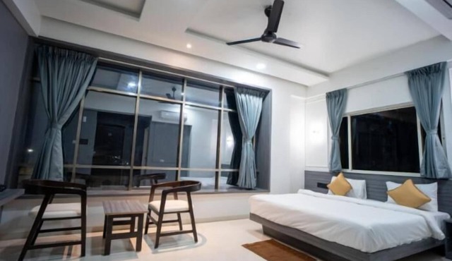 HOTEL OBERON in Solapur