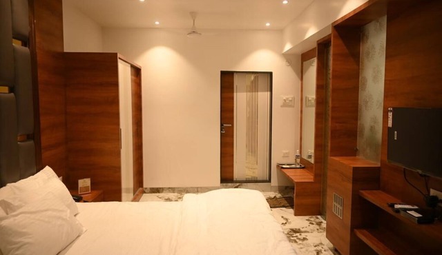 HOTEL PRIME SQUARE in Daund