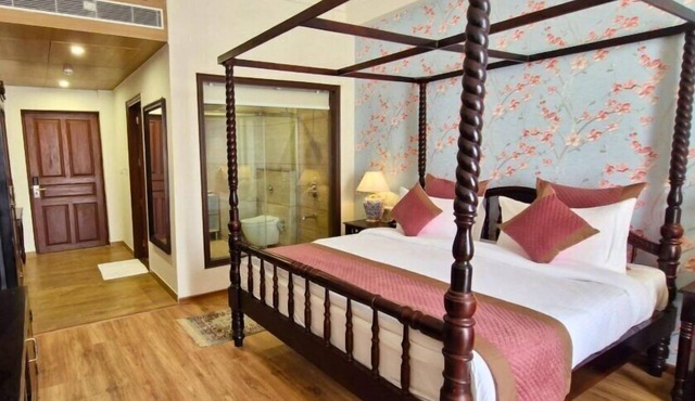 Hotel Raj Vilas The Palace