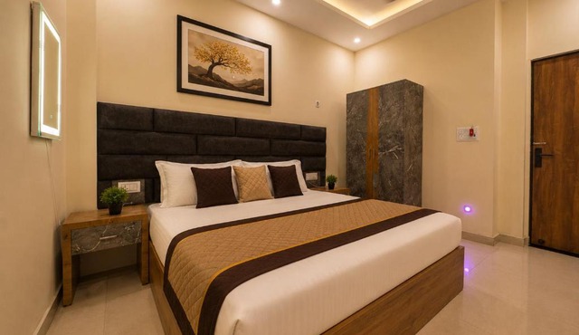 Hotel Rajlaxmi Palace, Unit of Hi Hospitality Group