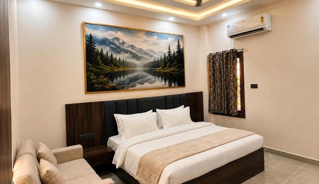Hotel Ramyug Palace - 300 m from Ram Mandir in Ayodhya