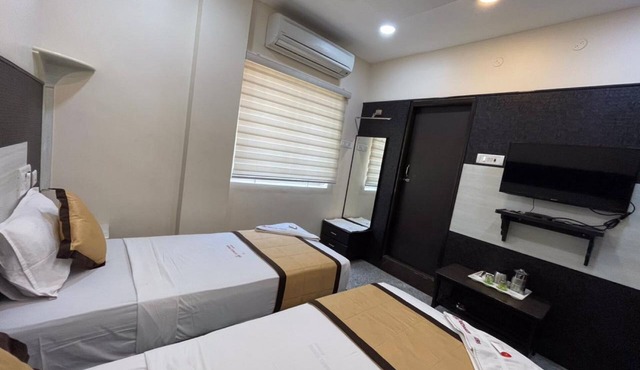 Hotel Rathnavel Towers in Chennai