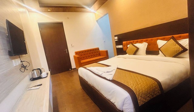 HOTEL RED SAPPHIRE in Kasaya