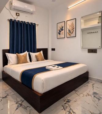 Hotel Rhythms Residency - Mugalivakkam Near DLF