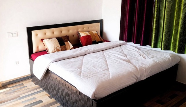Hotel Rudraksh & Restaurant Nainital in Ramnagar