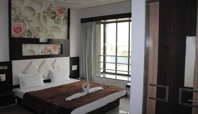 Hotel Saffron in Chikhli