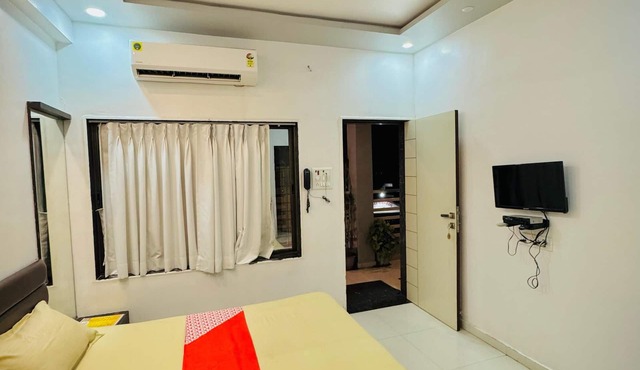 Hotel Sai Navsari in Jalalpore