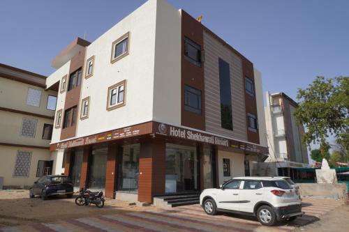 Hotel Shekhawati Resort -Parking Restaurant Near Toran Dwar in Khātu