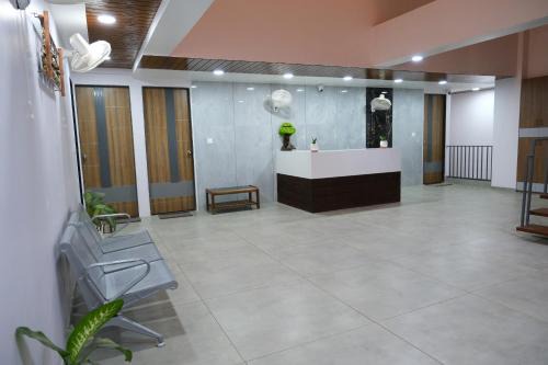 HOTEL SHREE RAM in Rājpīpla