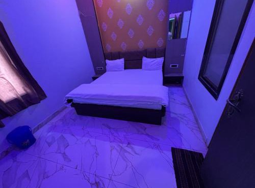 Hotel Shri Girdhari Palace and Restaurant