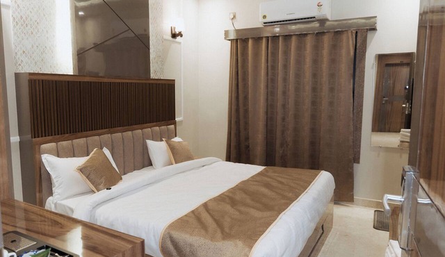 HOTEL STAR DELIGHT in Prayagraj
