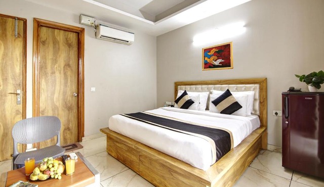 Hotel SV Near Noida Metro Station 52