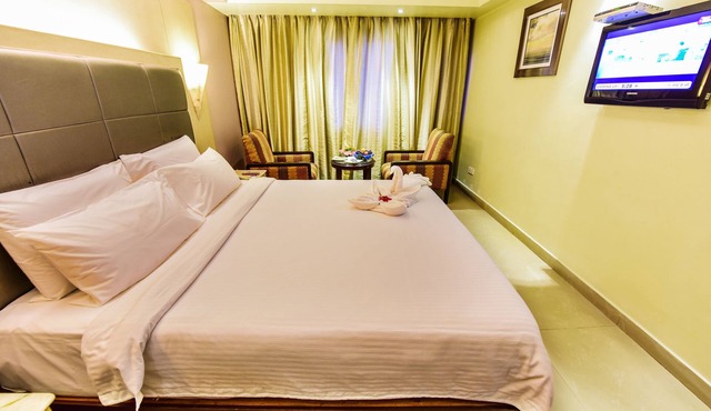 Hotel Swosti Grand