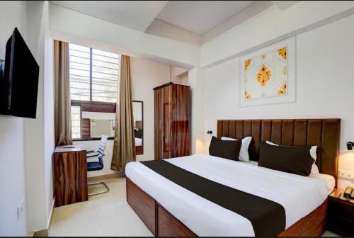 Hotel Vijai Square