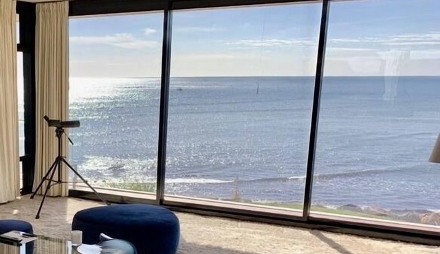 Iconic Beachfront Luxury - Van der Rohe House in Kingston Park