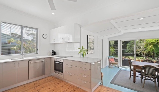 Immaculate Beachside Home with Fireplace and Patio in Bateau Bay