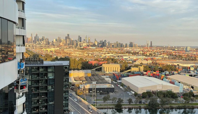 Incredible CBD View Apartment in Footscray