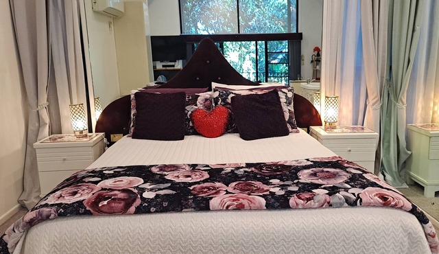 Indulge A While Chalet on Gallery Walk Tamborine Mountain in Eagle Heights