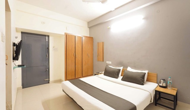 Inn12 By Blessings Hospitality