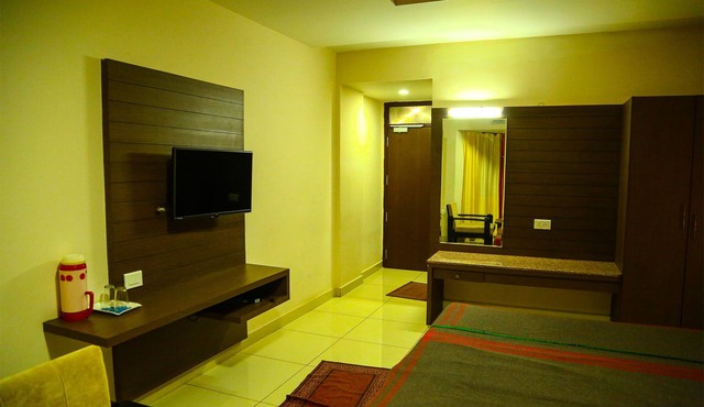 Iroomz Hotel Pawan