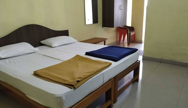 iROOMZ Hotel Vishwa Lodging