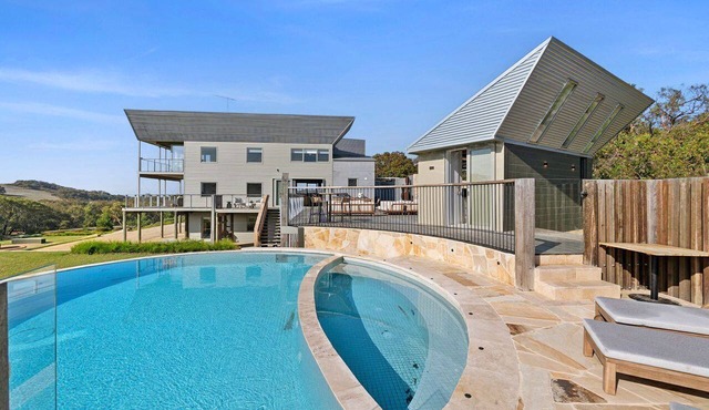 Janacwal - Where Escape Meets Adventure in Bells Beach