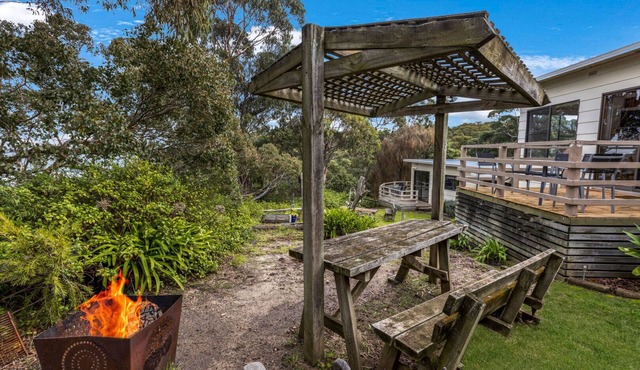 Jetty View - Bellbird Cabin: Feel a sense of nature in this rural environment in Nungurner