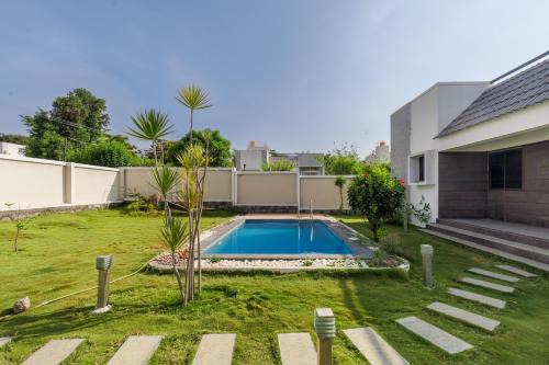 JhilMil Pool Villa Hill Views Pool 1hr Ecity