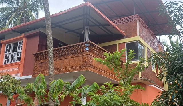 Just 50 steps Papanasini riverbank. To the right, Padukare Beach,