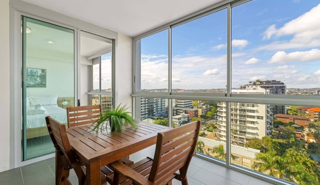 Kangaroo Point 2-Bed Flat with Gym & Pool in Kangaroo Point