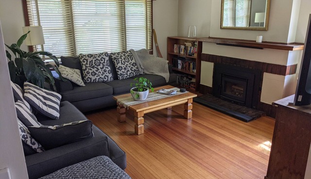 Kangaroo Valley Cottage in Lenah Valley