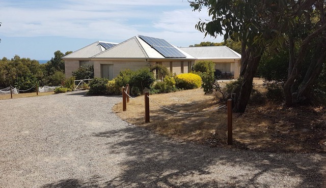 Kangarooma - large comfortable beach house in Fairhaven