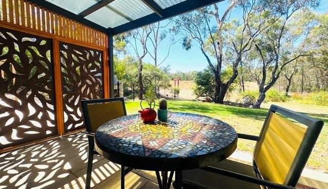Kingfisher Retreat - Nature is calling! S/C Unit, King bed or twin-share in Glenrowan