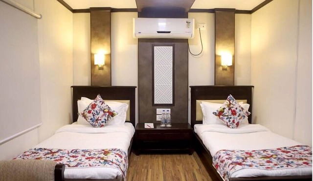 Kiri Container Resorts in Gudhamalani