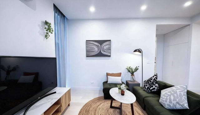 KozyGuru | Box Hill | Chic and Close to It All in Box Hill
