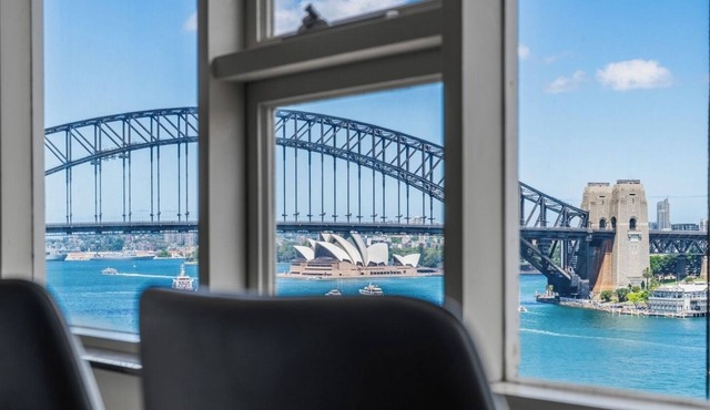 KozyGuru | McMahons Point | Opera House View in McMahons Point