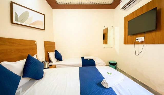 Kunj Bihari hotel near prem mandir in Vrindāvan